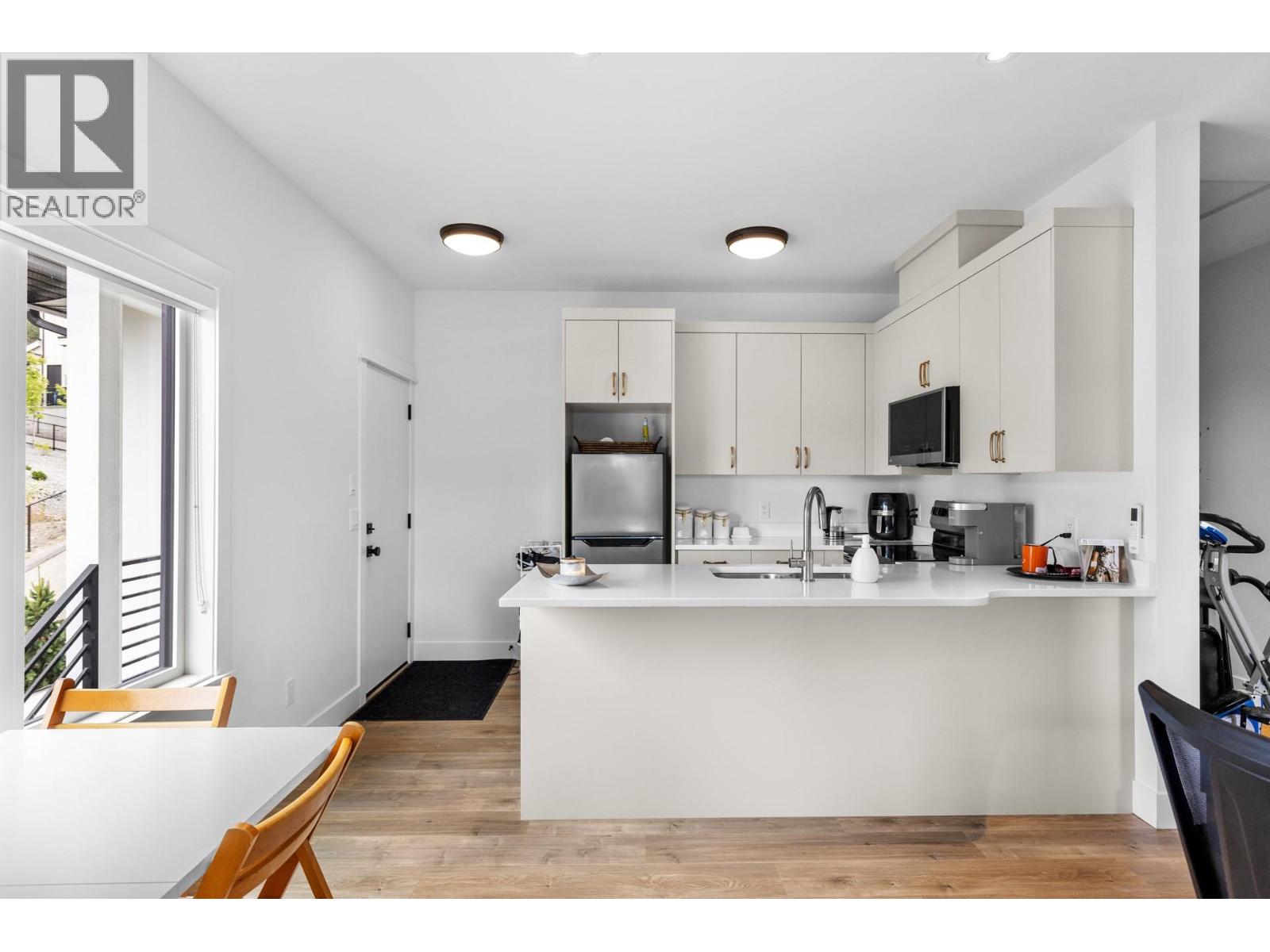 Picture for 4243 Russo  Street https://www.cirrealty.ca/reb/bc/2/10365612_67.jpg