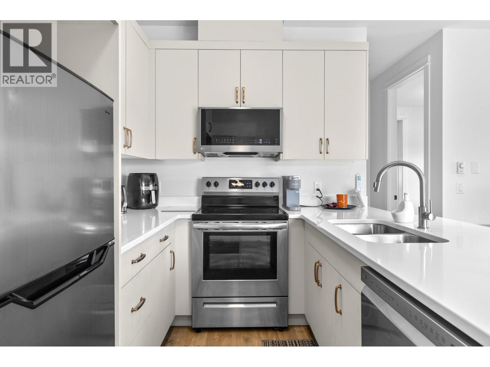 Picture for 4243 Russo  Street https://www.cirrealty.ca/reb/bc/2/10365612_68.jpg