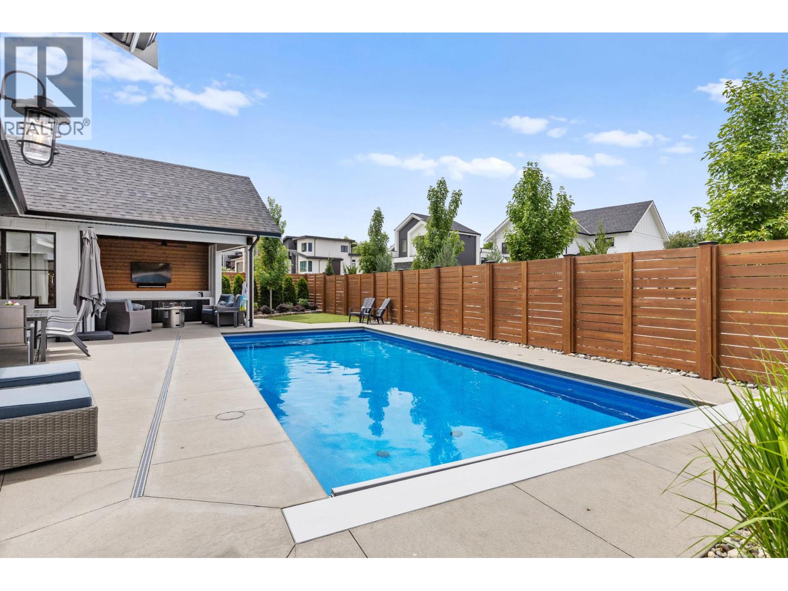 Picture for 4243 Russo  Street https://www.cirrealty.ca/reb/bc/2/10365612_7.jpg