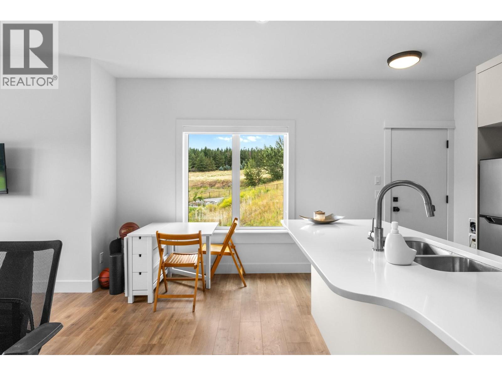 Picture for 4243 Russo  Street https://www.cirrealty.ca/reb/bc/2/10365612_70.jpg