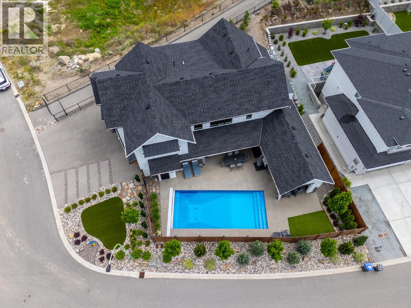 Picture for 4243 Russo  Street https://www.cirrealty.ca/reb/bc/2/10365612_75.jpg