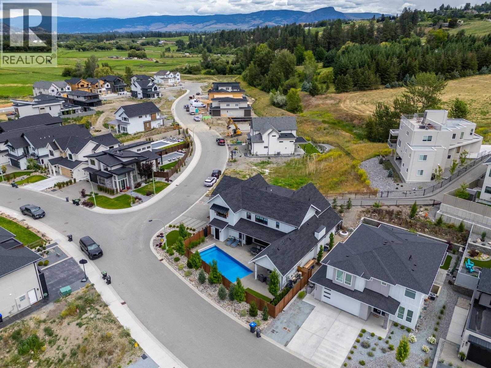 Picture for 4243 Russo  Street https://www.cirrealty.ca/reb/bc/2/10365612_77.jpg