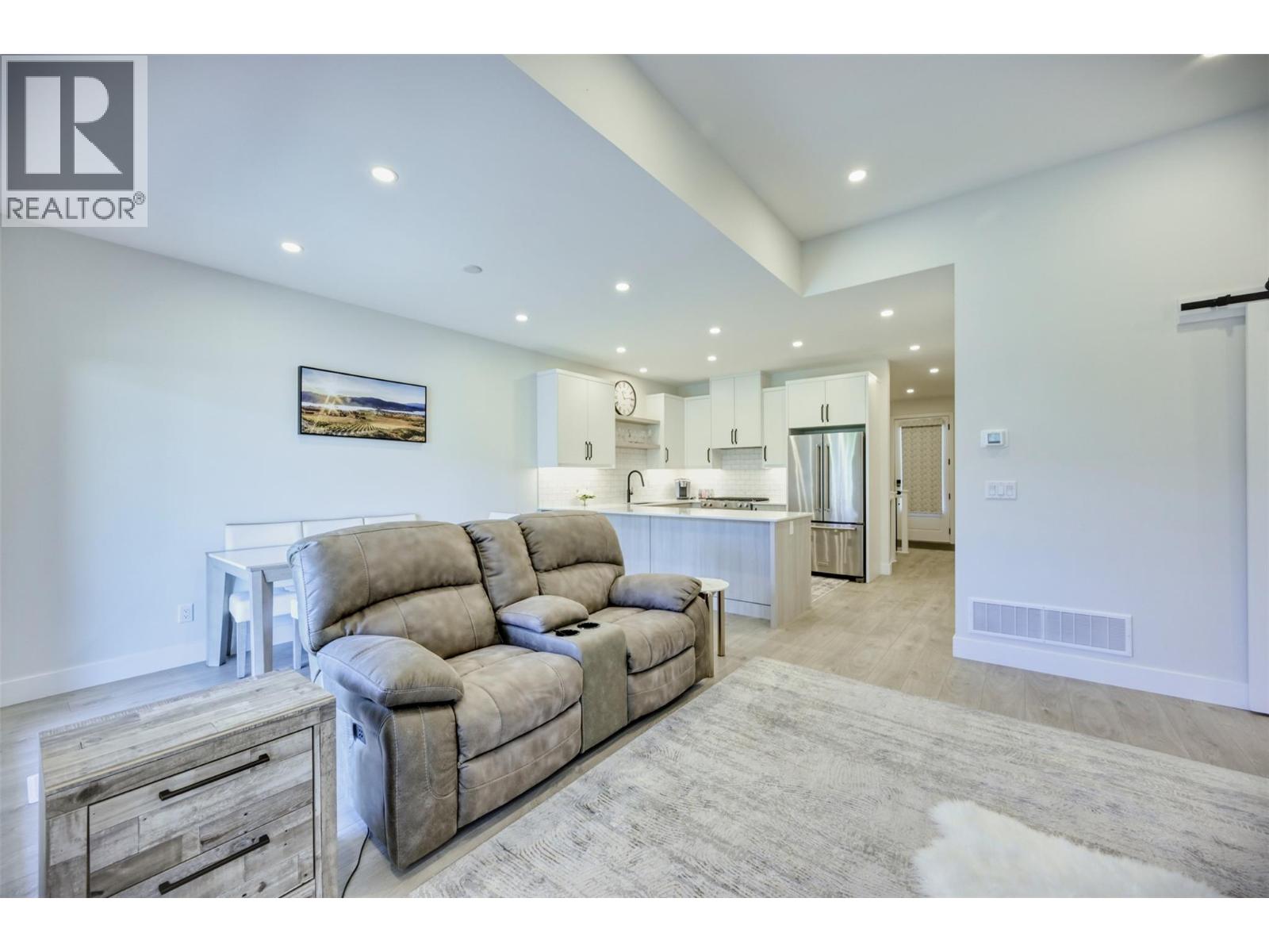 Picture for Unit #5, 8000 VEDETTE  Drive https://www.cirrealty.ca/reb/bc/2/10365712_11.jpg