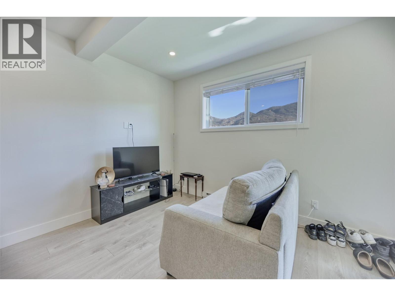 Picture for Unit #5, 8000 VEDETTE  Drive https://www.cirrealty.ca/reb/bc/2/10365712_22.jpg