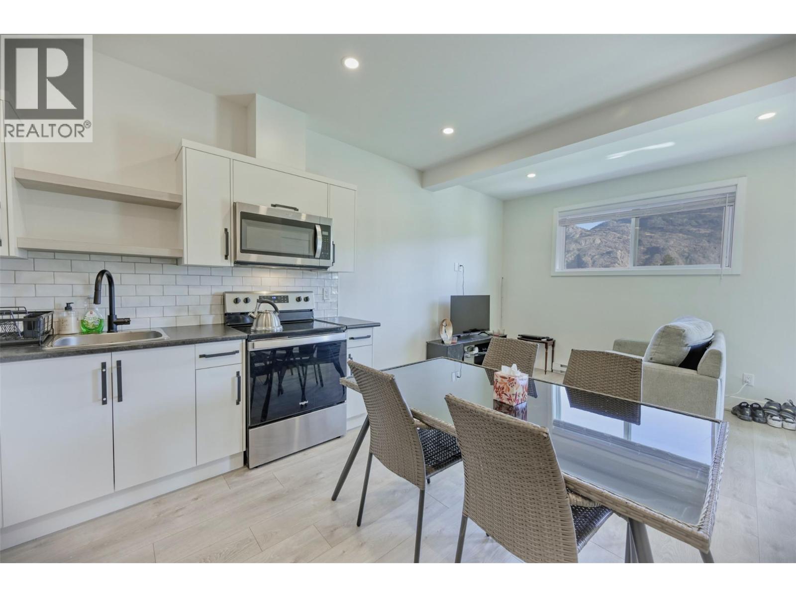 Picture for Unit #5, 8000 VEDETTE  Drive https://www.cirrealty.ca/reb/bc/2/10365712_26.jpg