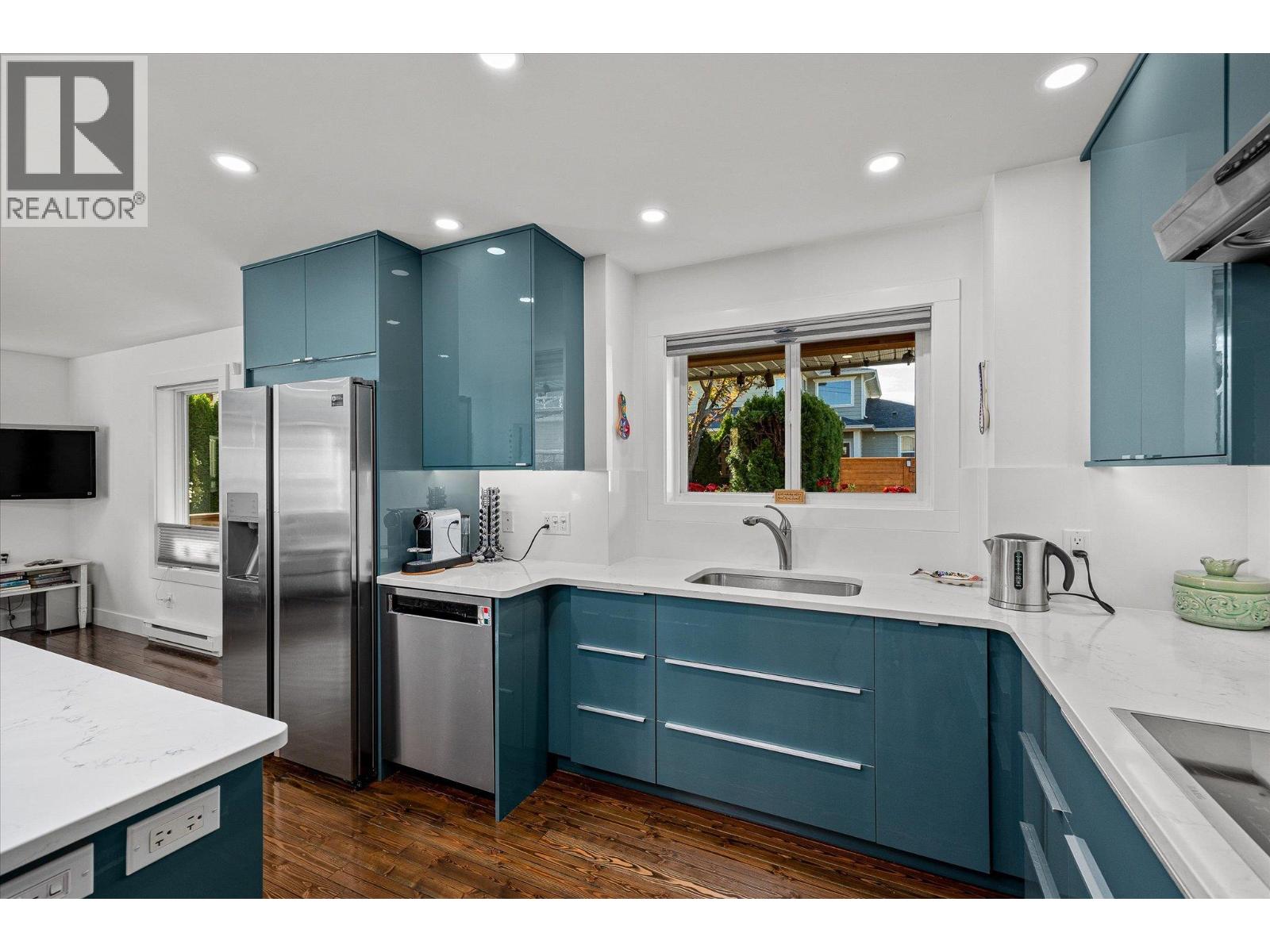 Picture for 885 Patterson  Avenue https://www.cirrealty.ca/reb/bc/2/10365722_10.jpg