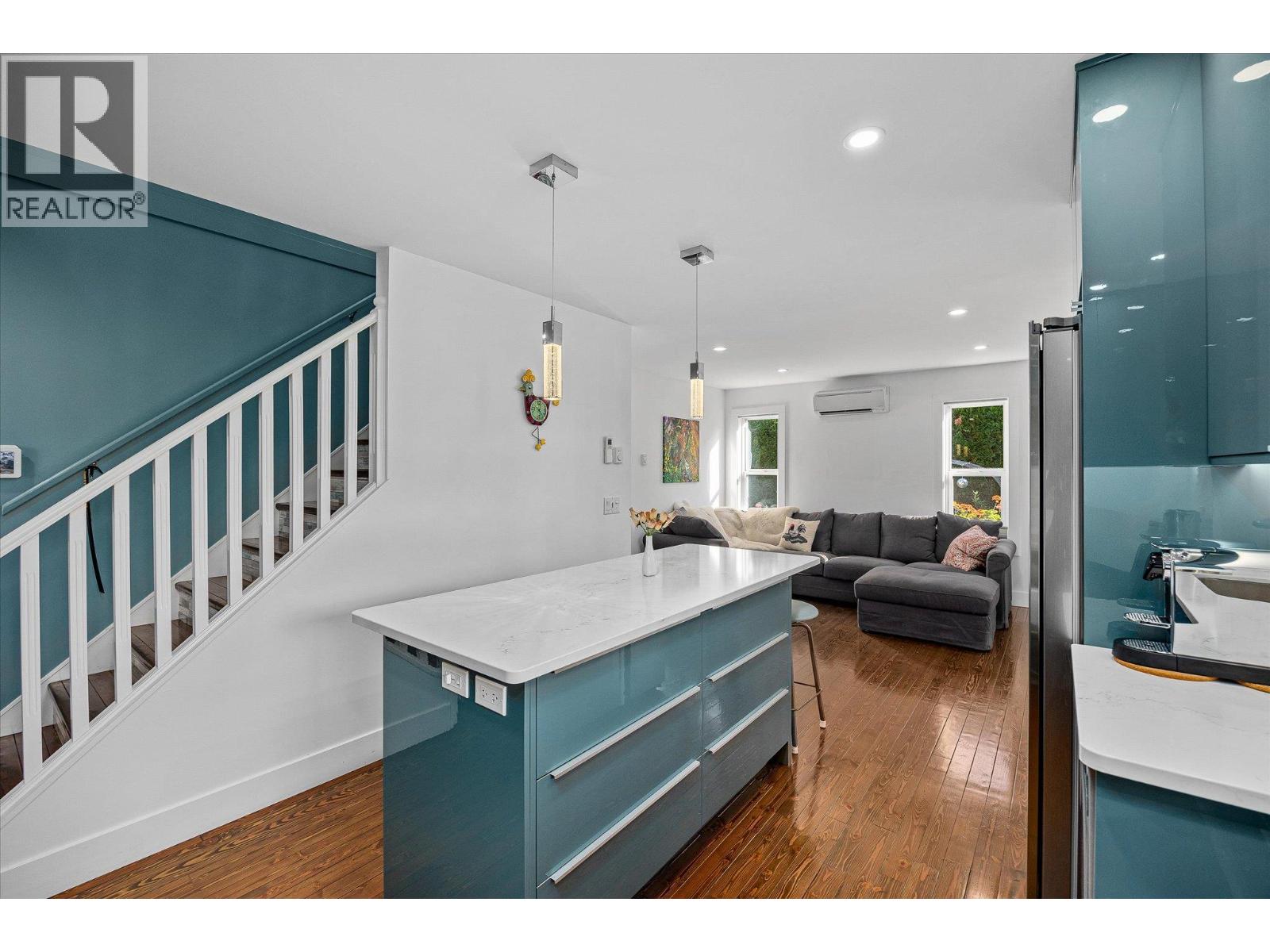 Picture for 885 Patterson  Avenue https://www.cirrealty.ca/reb/bc/2/10365722_11.jpg