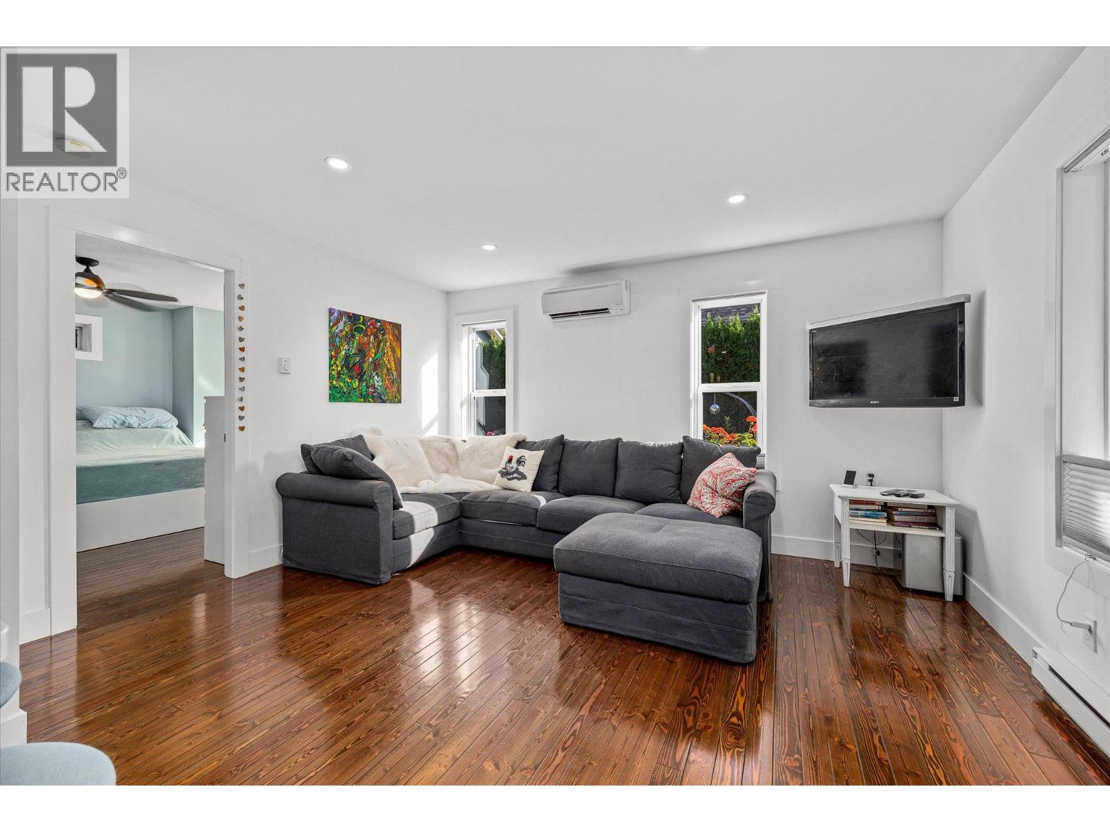 Picture for 885 Patterson  Avenue https://www.cirrealty.ca/reb/bc/2/10365722_12.jpg