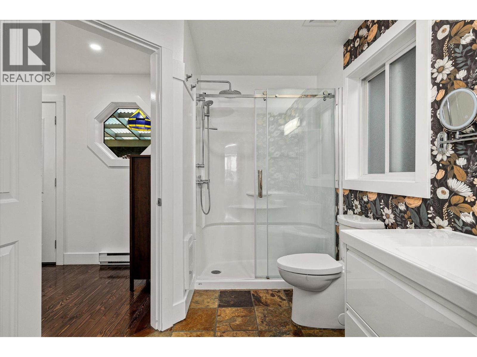 Picture for 885 Patterson  Avenue https://www.cirrealty.ca/reb/bc/2/10365722_18.jpg