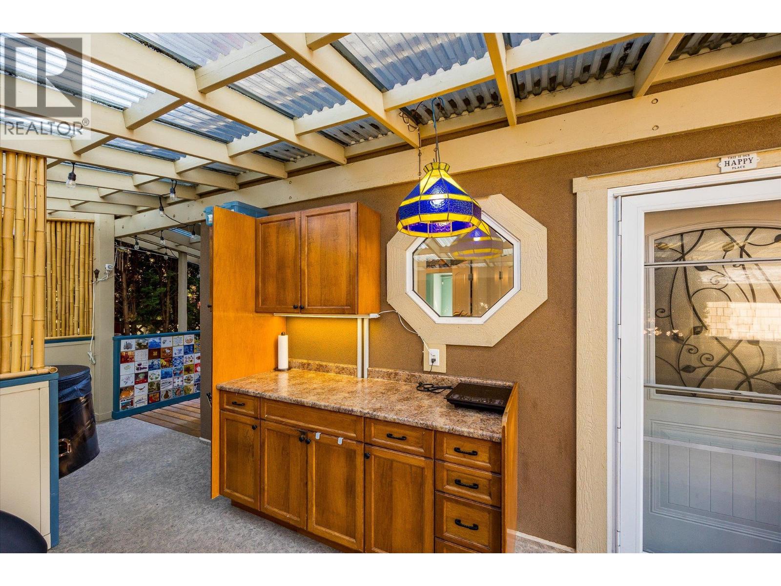 Picture for 885 Patterson  Avenue https://www.cirrealty.ca/reb/bc/2/10365722_49.jpg