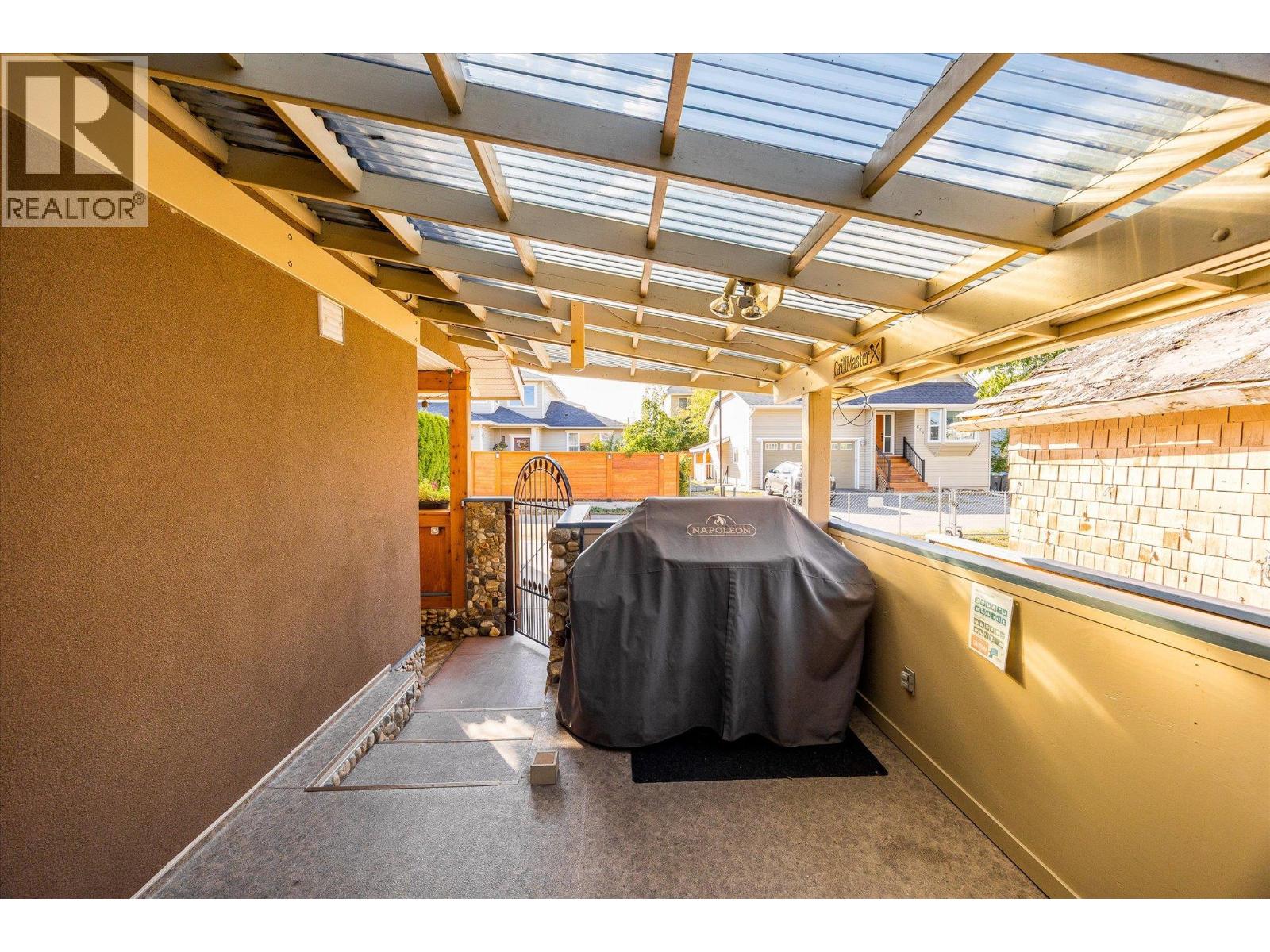 Picture for 885 Patterson  Avenue https://www.cirrealty.ca/reb/bc/2/10365722_52.jpg