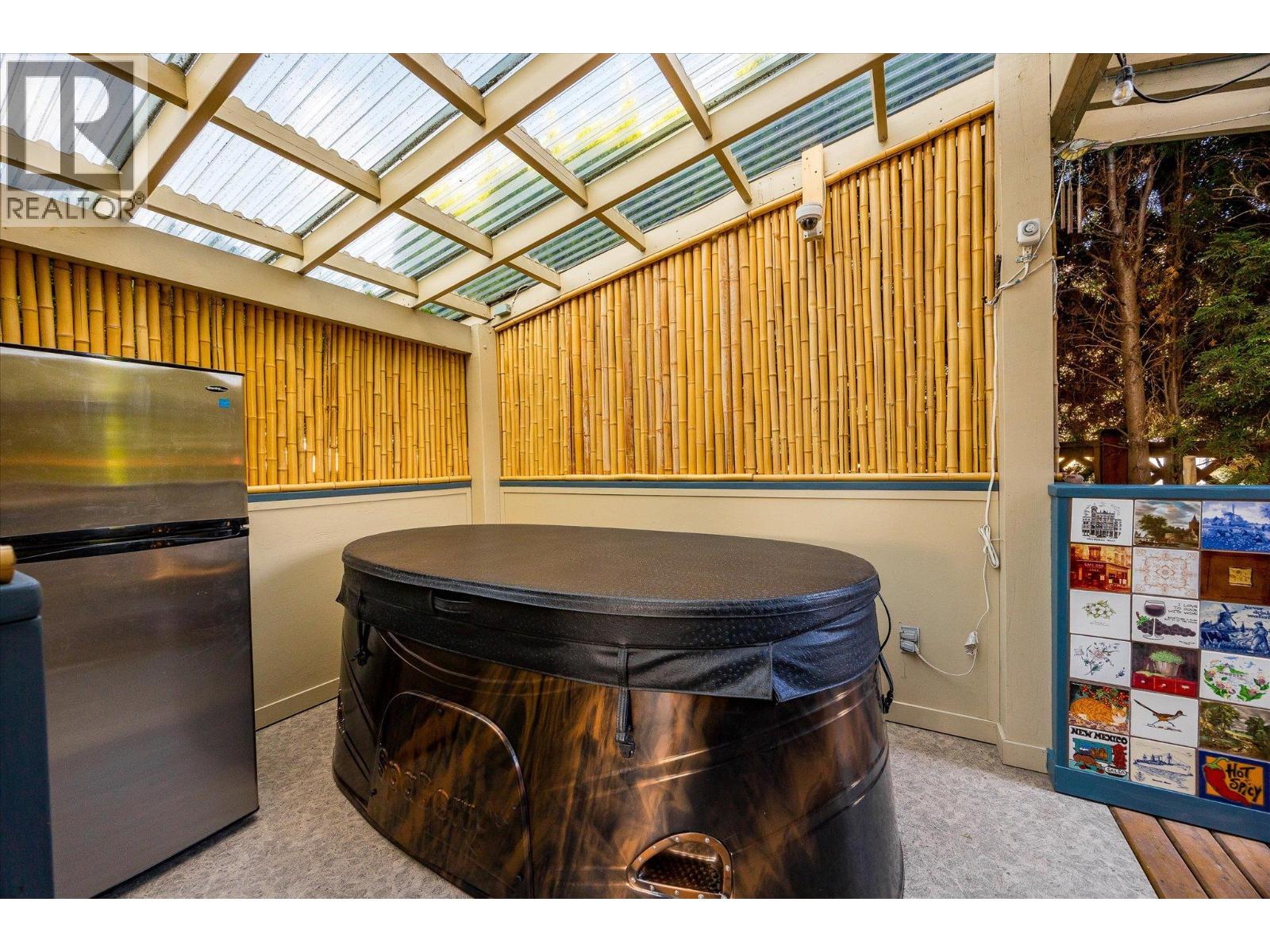 Picture for 885 Patterson  Avenue https://www.cirrealty.ca/reb/bc/2/10365722_54.jpg