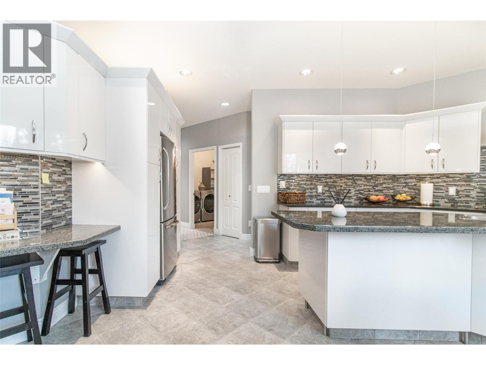 Picture for 3349 Larkspur  Court https://www.cirrealty.ca/reb/bc/2/10365792_10.jpg