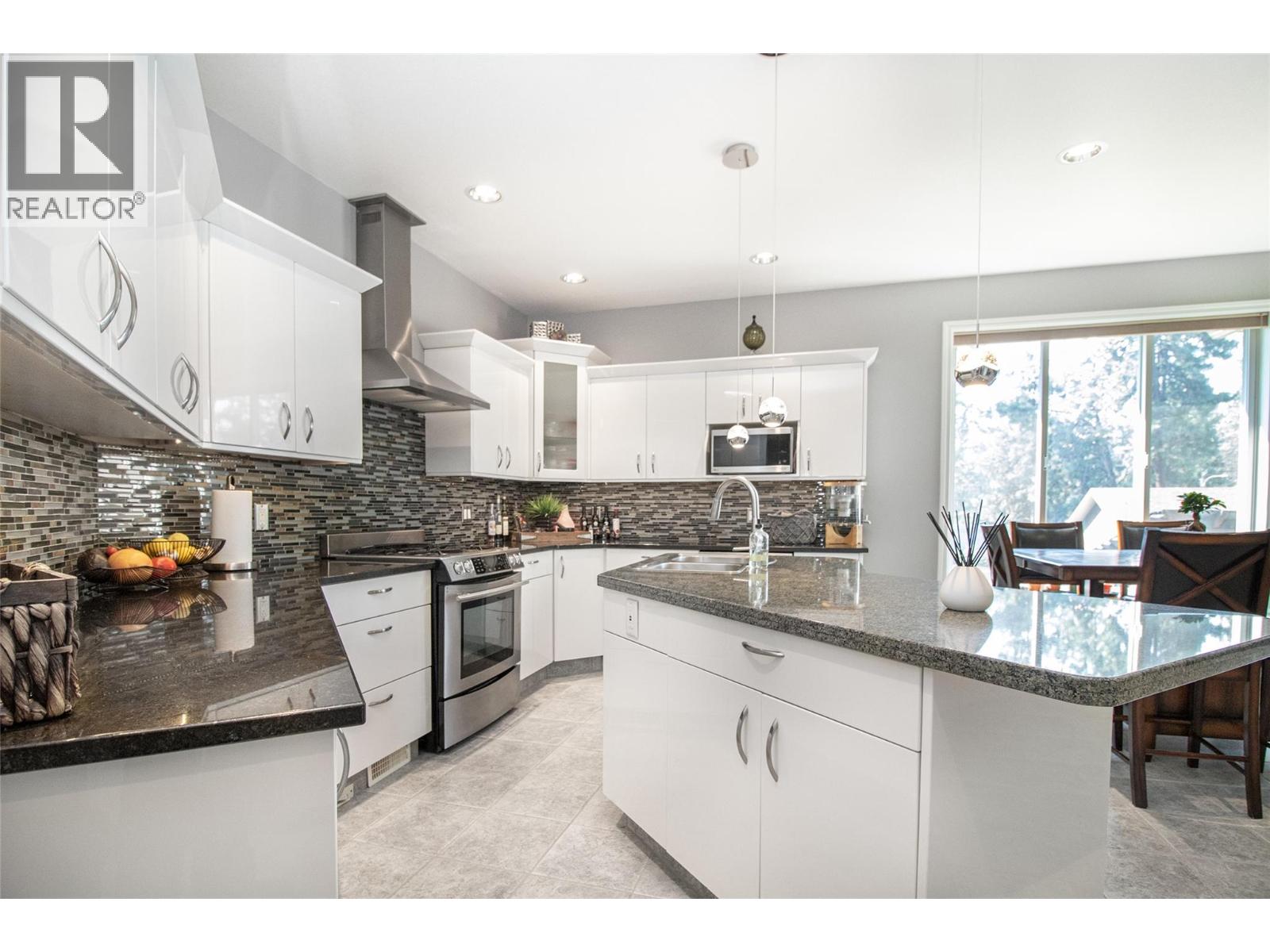 Picture for 3349 Larkspur  Court https://www.cirrealty.ca/reb/bc/2/10365792_11.jpg