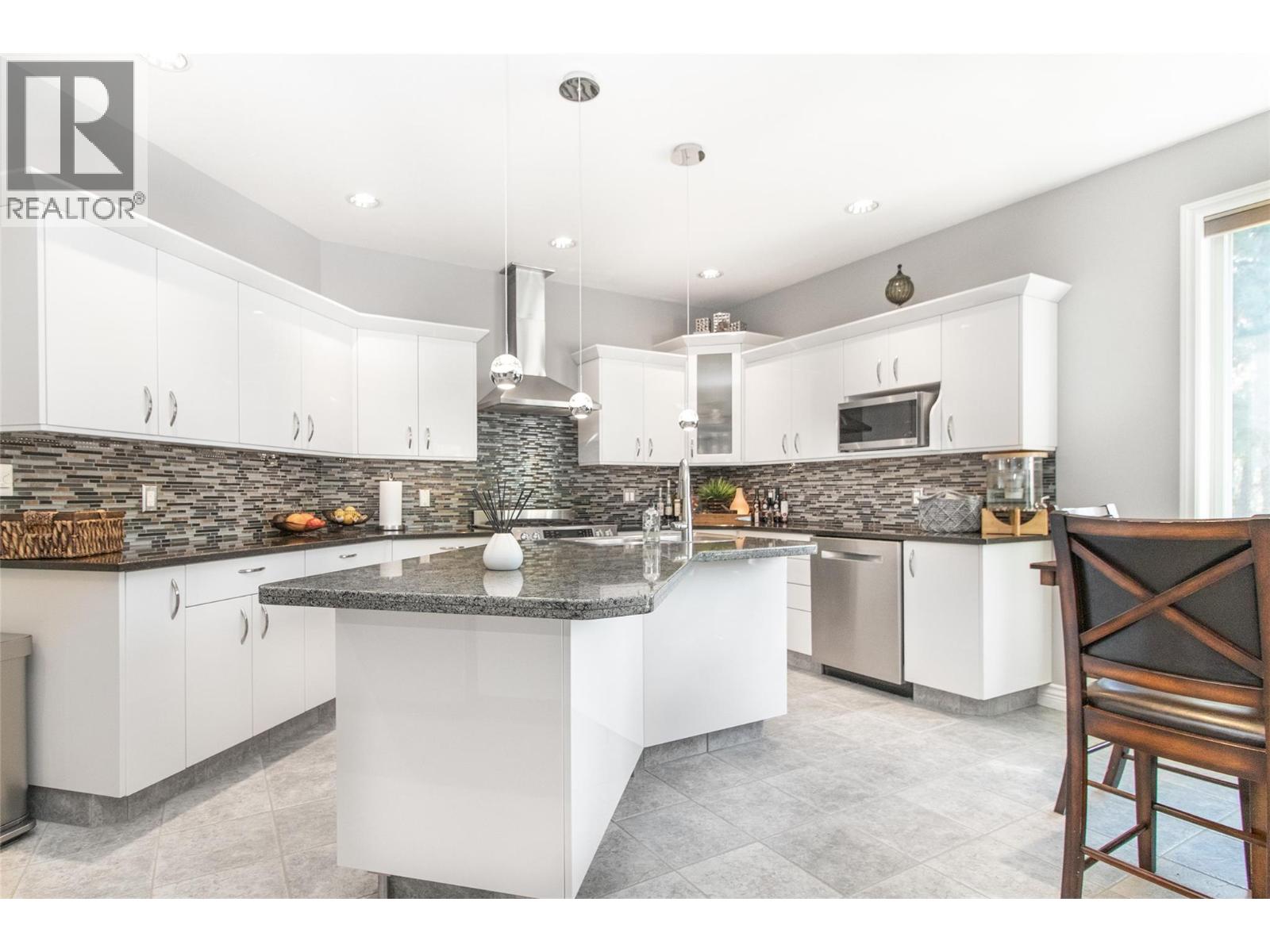 Picture for 3349 Larkspur  Court https://www.cirrealty.ca/reb/bc/2/10365792_13.jpg