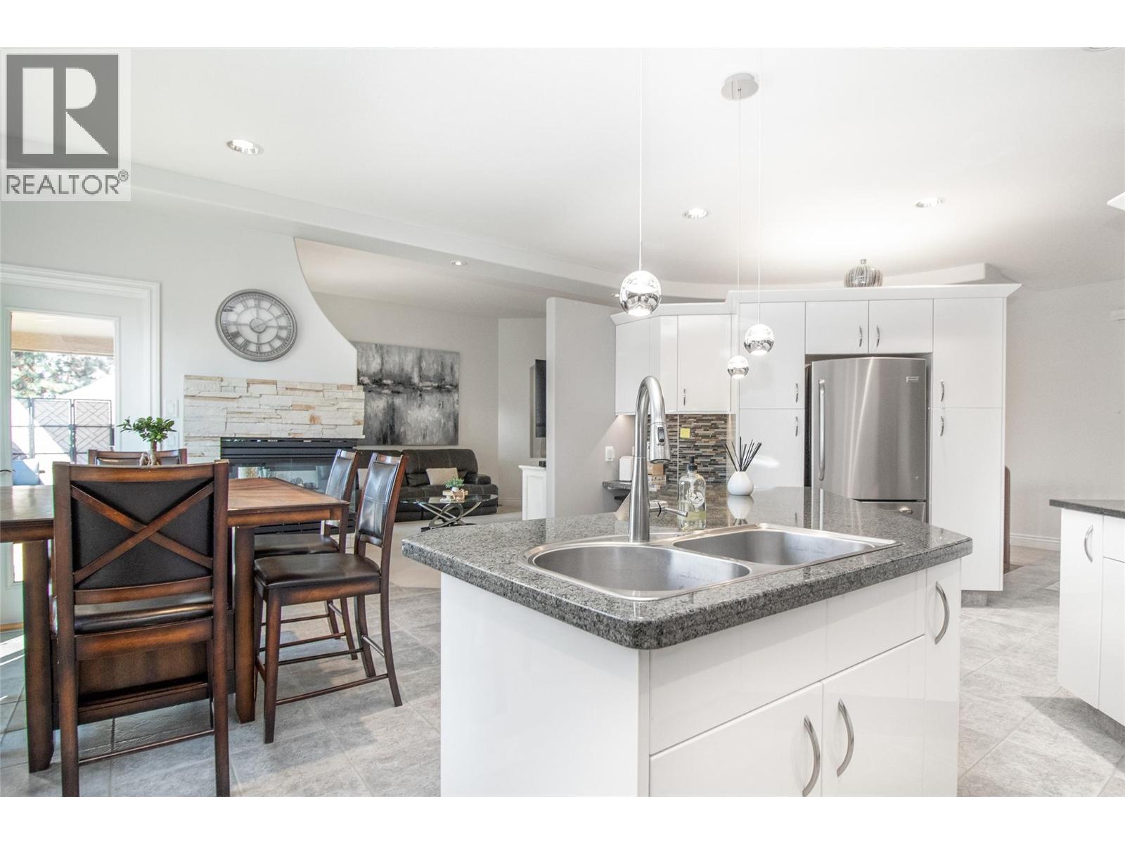 Picture for 3349 Larkspur  Court https://www.cirrealty.ca/reb/bc/2/10365792_14.jpg