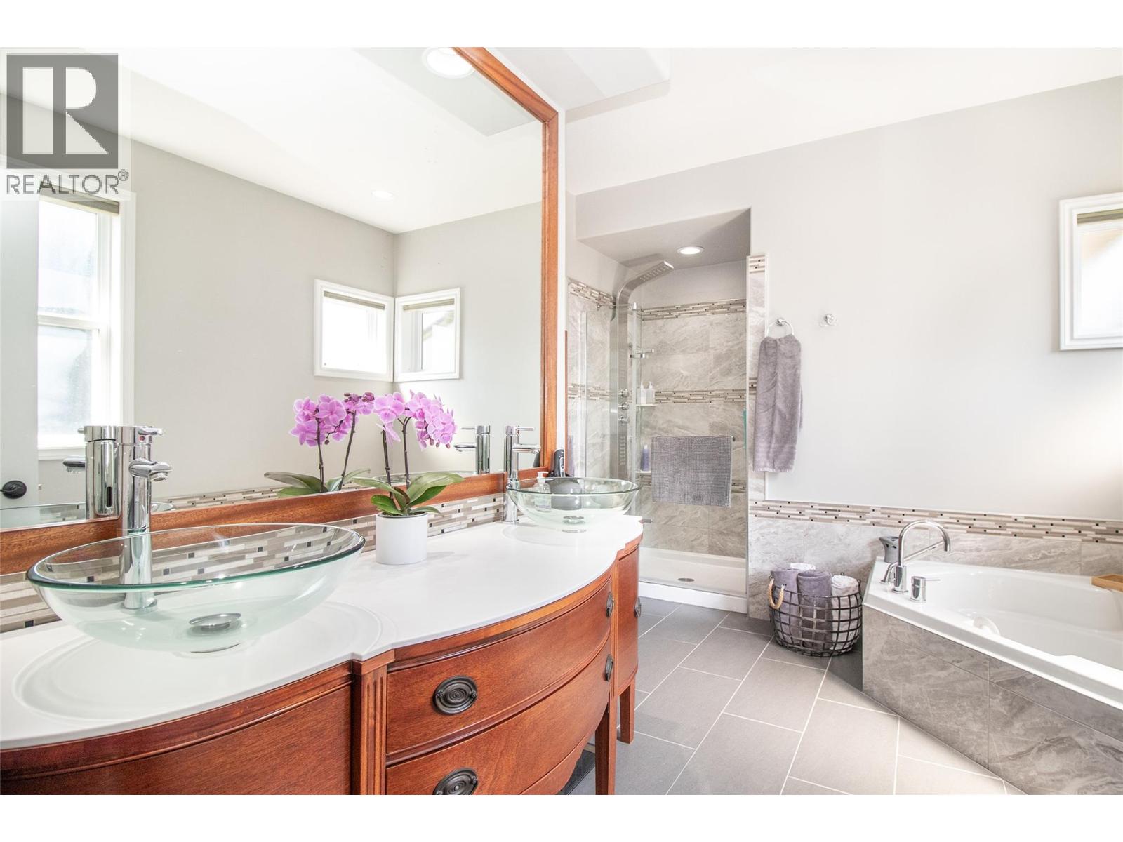 Picture for 3349 Larkspur  Court https://www.cirrealty.ca/reb/bc/2/10365792_24.jpg