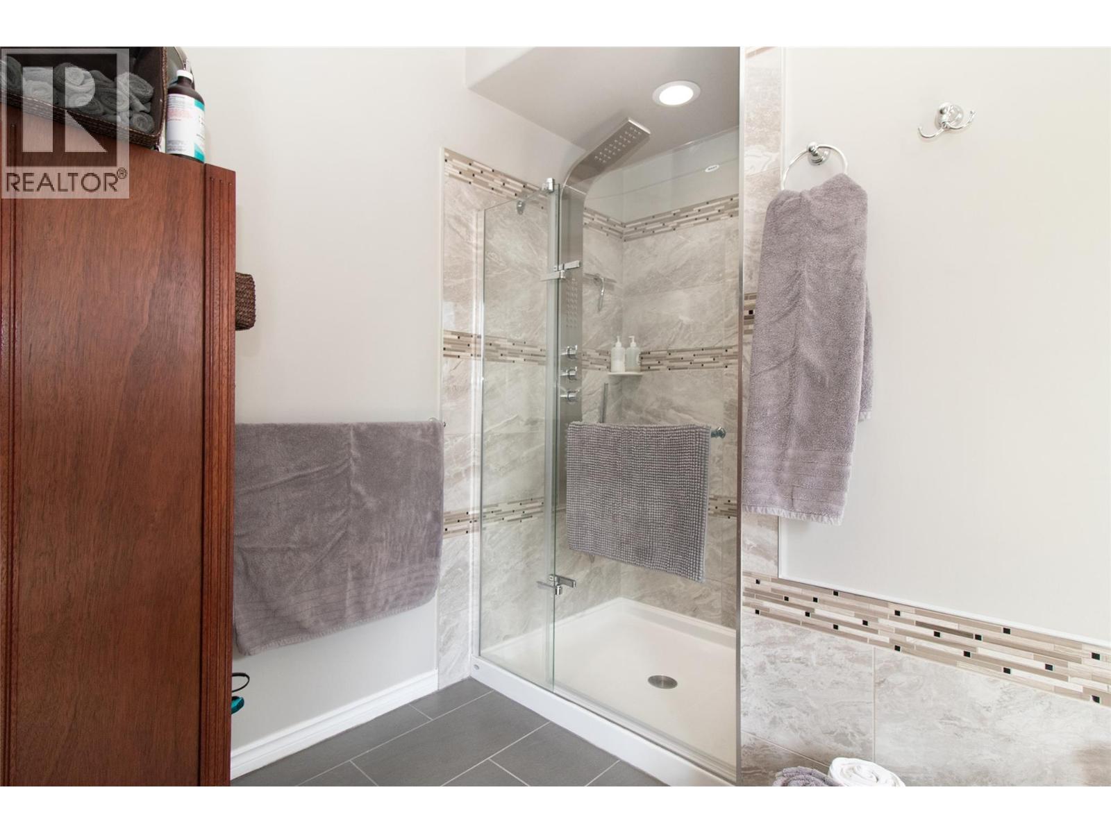 Picture for 3349 Larkspur  Court https://www.cirrealty.ca/reb/bc/2/10365792_26.jpg