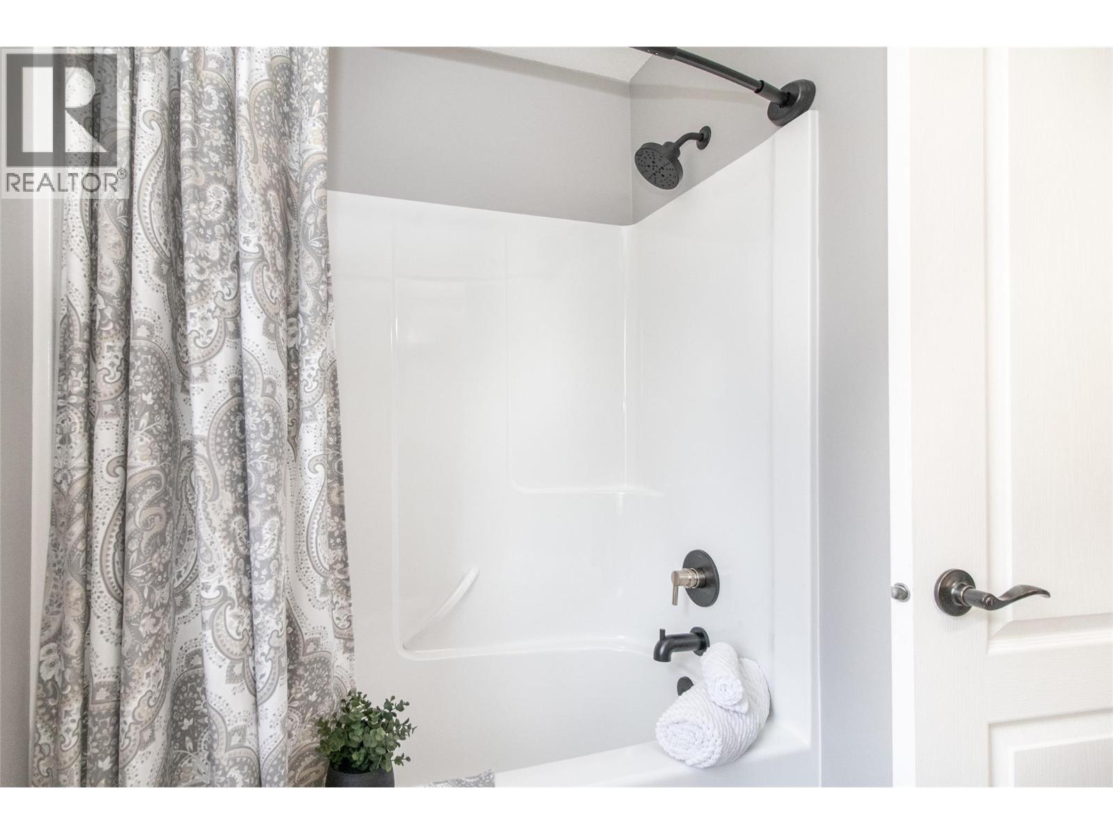 Picture for 3349 Larkspur  Court https://www.cirrealty.ca/reb/bc/2/10365792_33.jpg