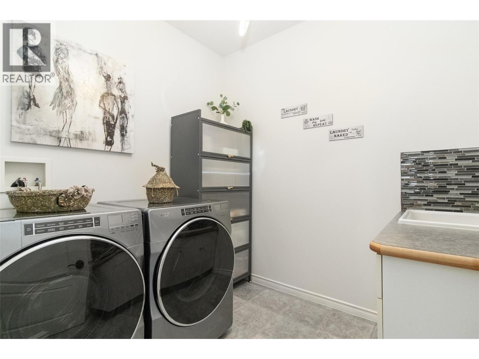 Picture for 3349 Larkspur  Court https://www.cirrealty.ca/reb/bc/2/10365792_34.jpg