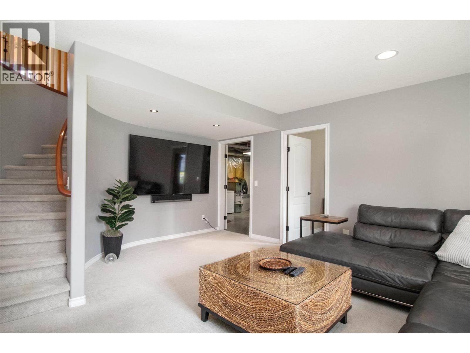 Picture for 3349 Larkspur  Court https://www.cirrealty.ca/reb/bc/2/10365792_36.jpg