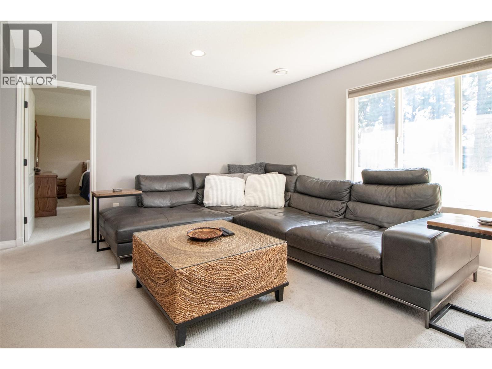 Picture for 3349 Larkspur  Court https://www.cirrealty.ca/reb/bc/2/10365792_37.jpg