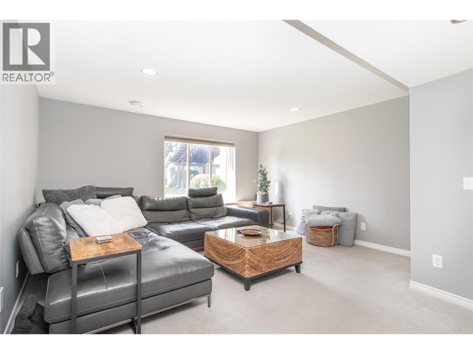 Picture for 3349 Larkspur  Court https://www.cirrealty.ca/reb/bc/2/10365792_38.jpg