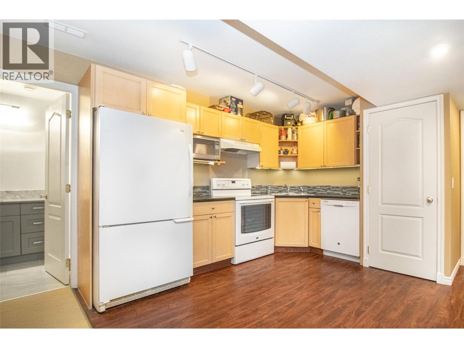 Picture for 3349 Larkspur  Court https://www.cirrealty.ca/reb/bc/2/10365792_41.jpg