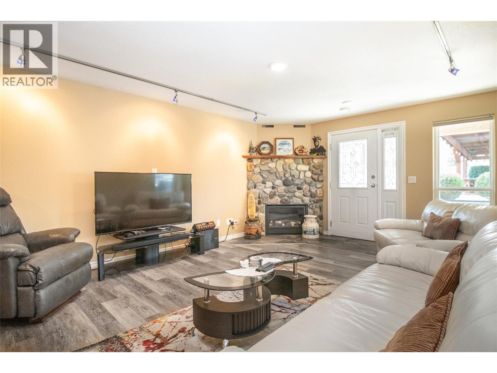 Picture for 3349 Larkspur  Court https://www.cirrealty.ca/reb/bc/2/10365792_48.jpg