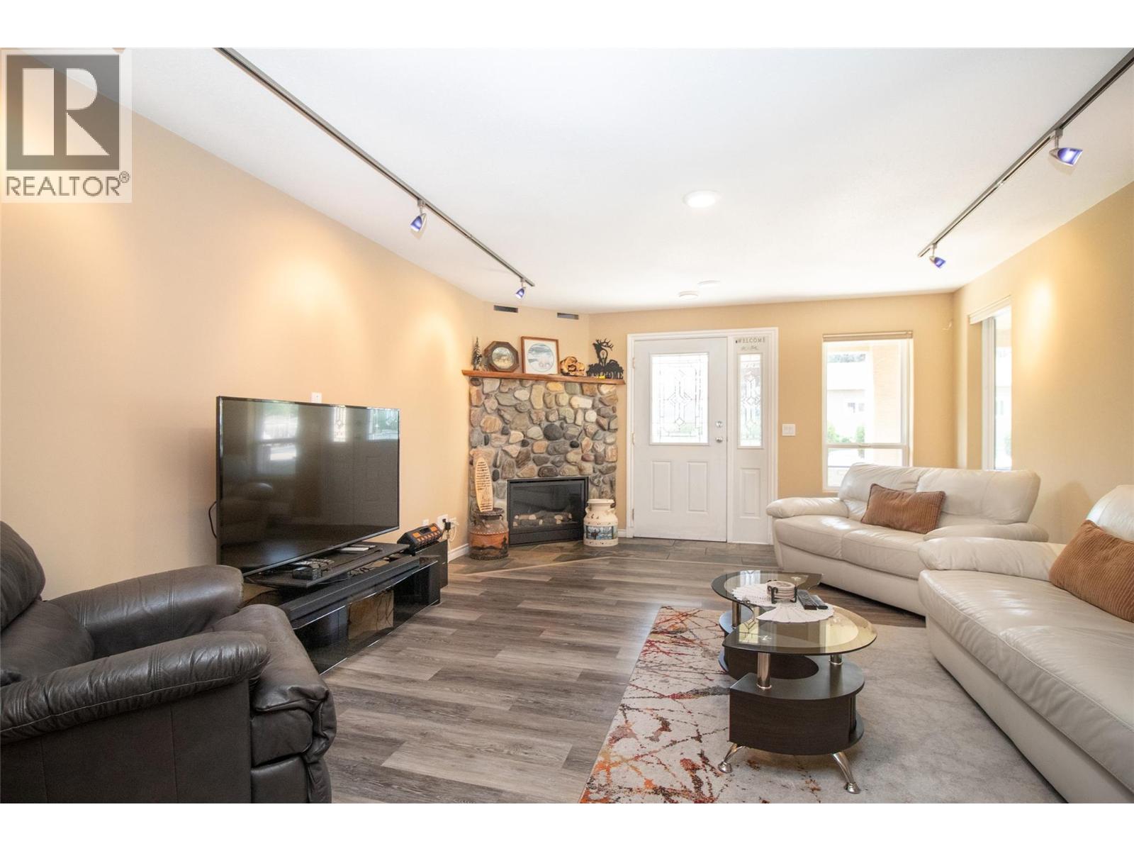 Picture for 3349 Larkspur  Court https://www.cirrealty.ca/reb/bc/2/10365792_49.jpg