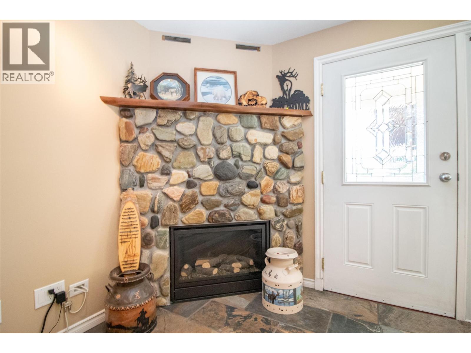 Picture for 3349 Larkspur  Court https://www.cirrealty.ca/reb/bc/2/10365792_50.jpg