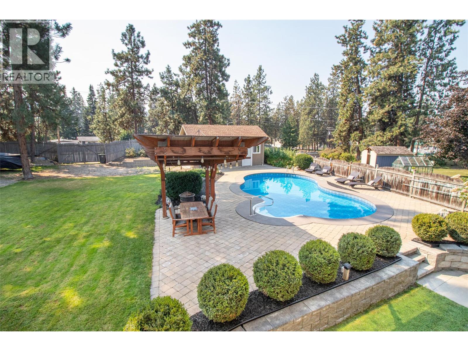 Picture for 3349 Larkspur  Court https://www.cirrealty.ca/reb/bc/2/10365792_60.jpg