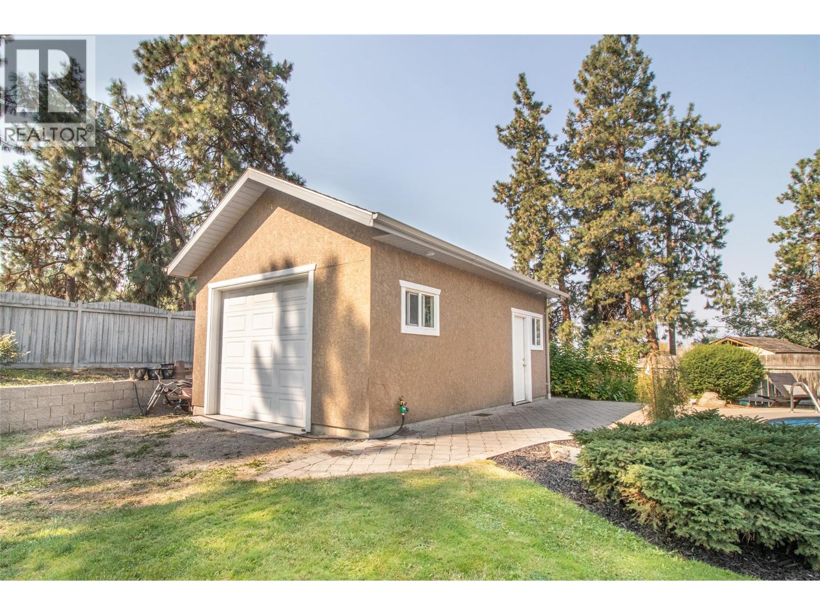 Picture for 3349 Larkspur  Court https://www.cirrealty.ca/reb/bc/2/10365792_64.jpg