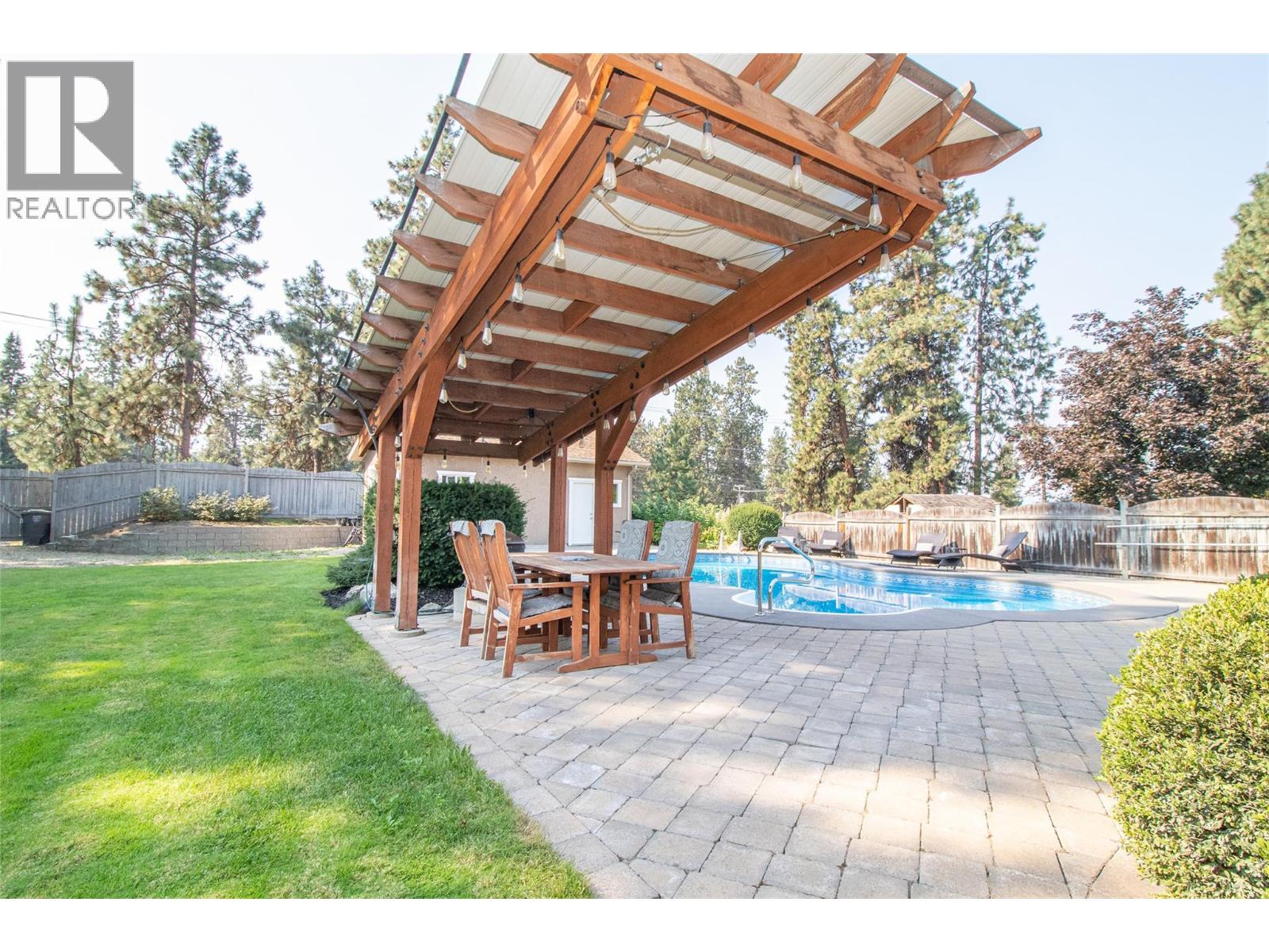 Picture for 3349 Larkspur  Court https://www.cirrealty.ca/reb/bc/2/10365792_68.jpg