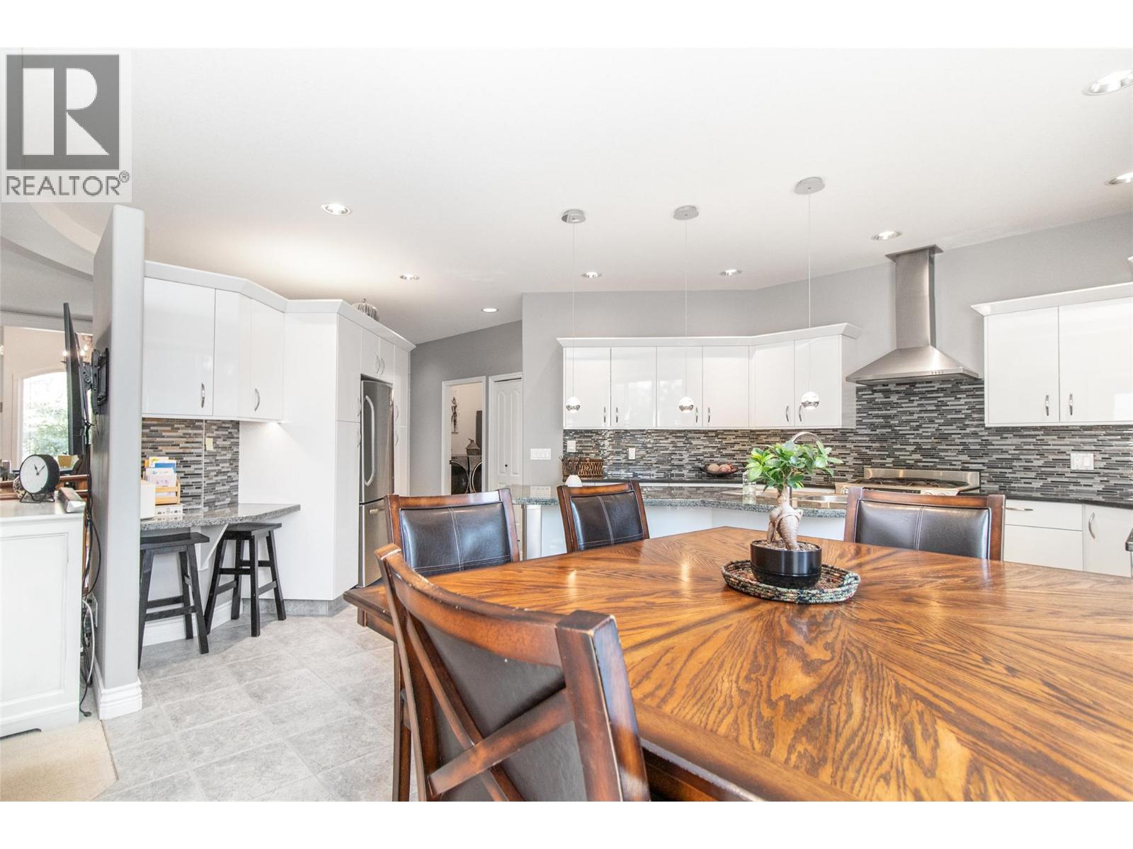 Picture for 3349 Larkspur  Court https://www.cirrealty.ca/reb/bc/2/10365792_9.jpg