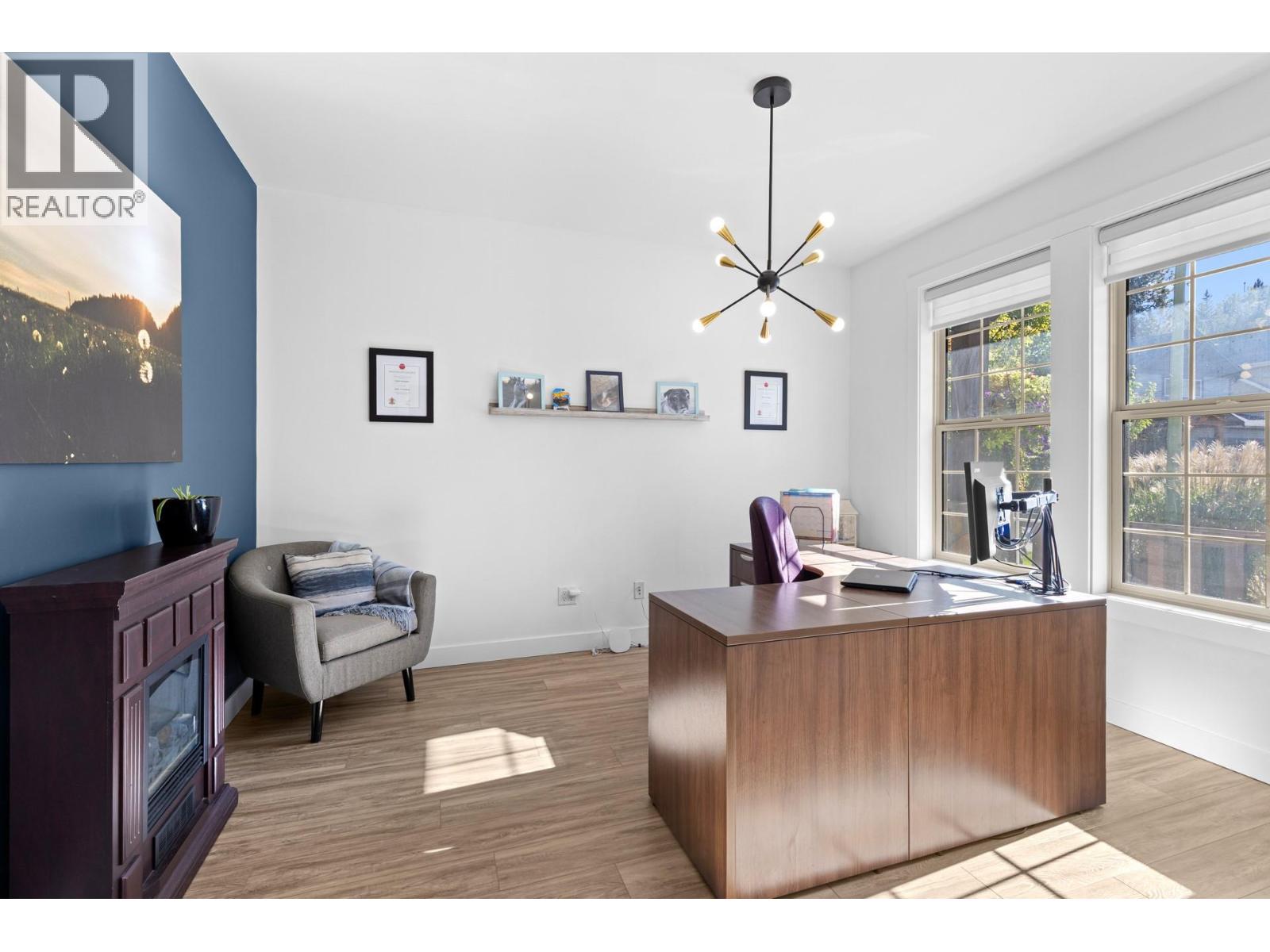 Picture for 898 Paret  Crescent https://www.cirrealty.ca/reb/bc/2/10365802_11.jpg