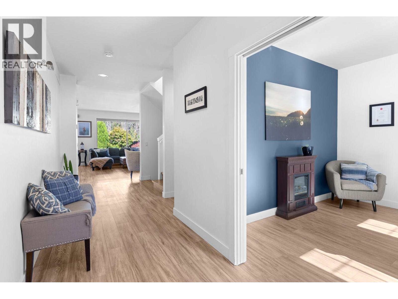 Picture for 898 Paret  Crescent https://www.cirrealty.ca/reb/bc/2/10365802_14.jpg