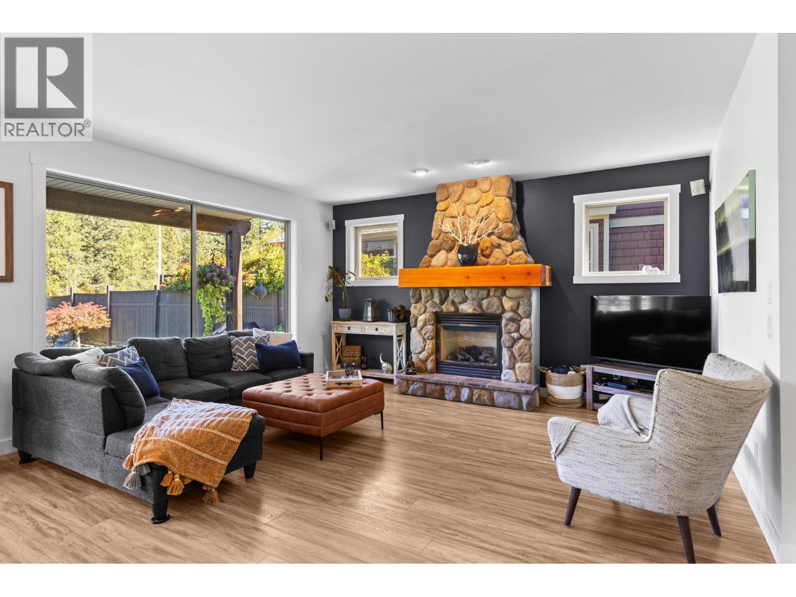 Picture for 898 Paret  Crescent https://www.cirrealty.ca/reb/bc/2/10365802_18.jpg