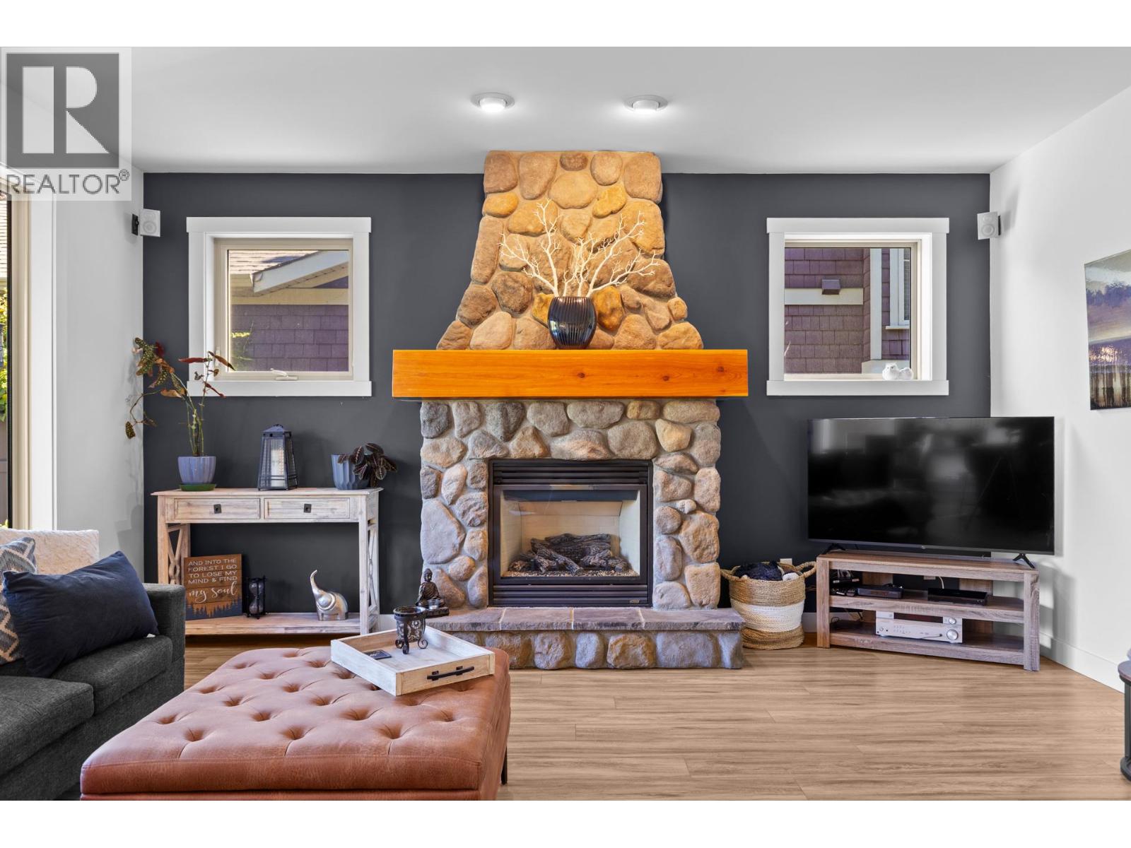 Picture for 898 Paret  Crescent https://www.cirrealty.ca/reb/bc/2/10365802_19.jpg