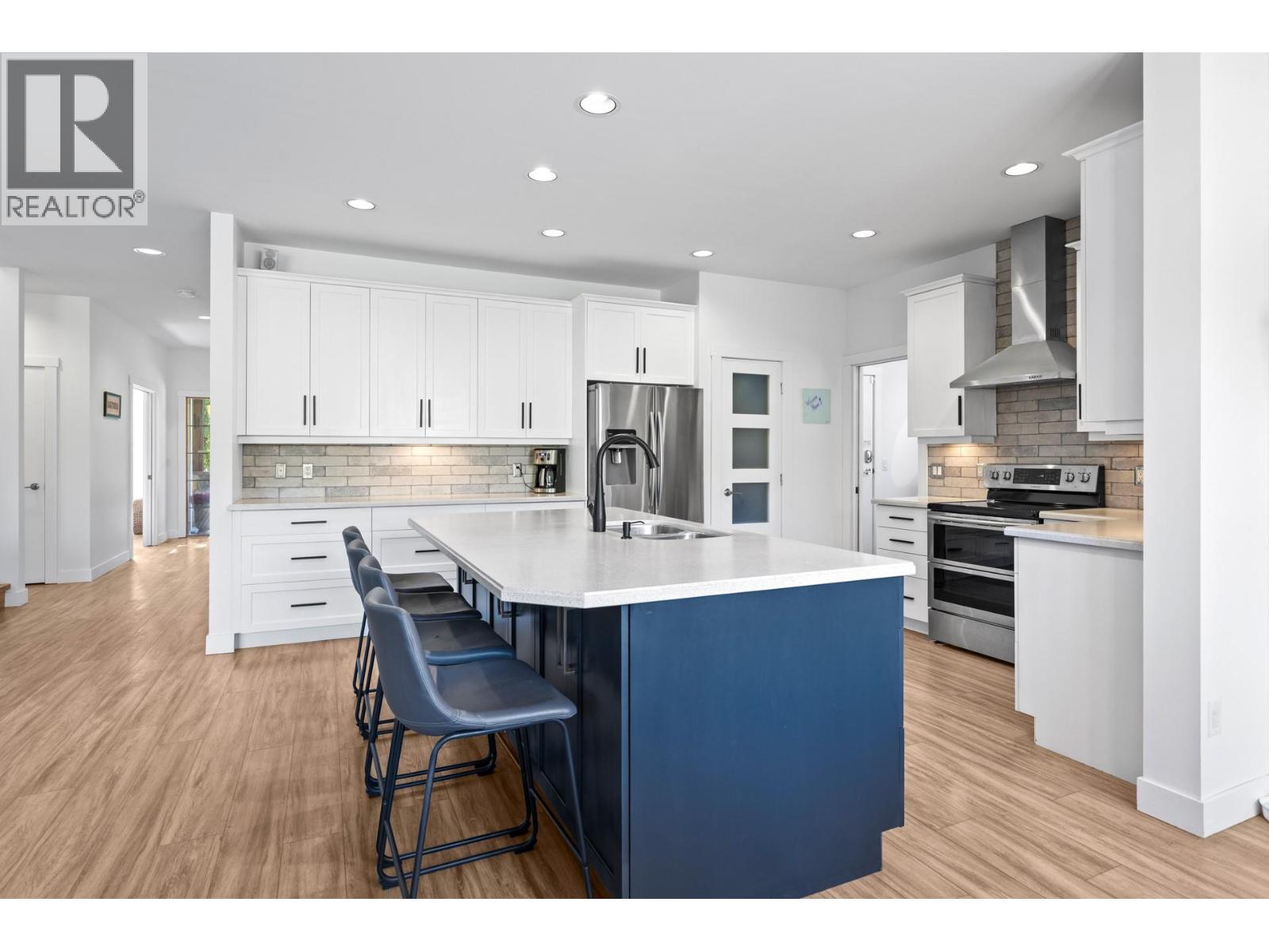 Picture for 898 Paret  Crescent https://www.cirrealty.ca/reb/bc/2/10365802_22.jpg