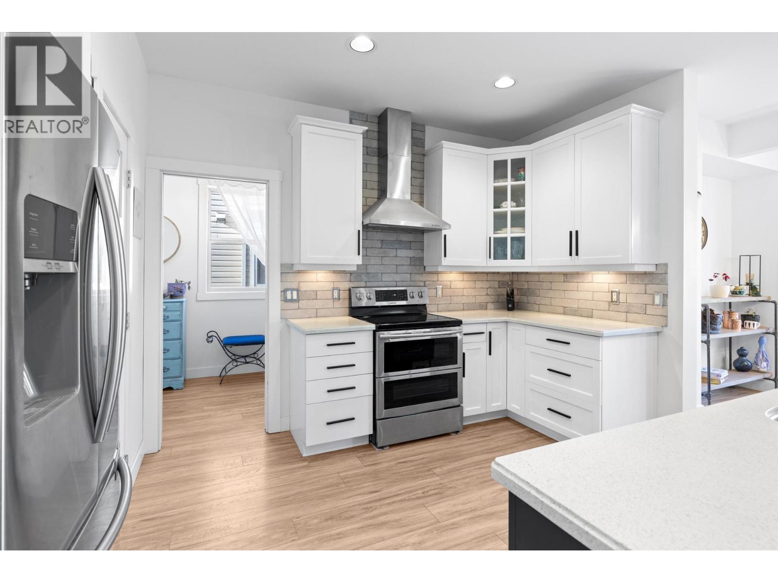 Picture for 898 Paret  Crescent https://www.cirrealty.ca/reb/bc/2/10365802_23.jpg