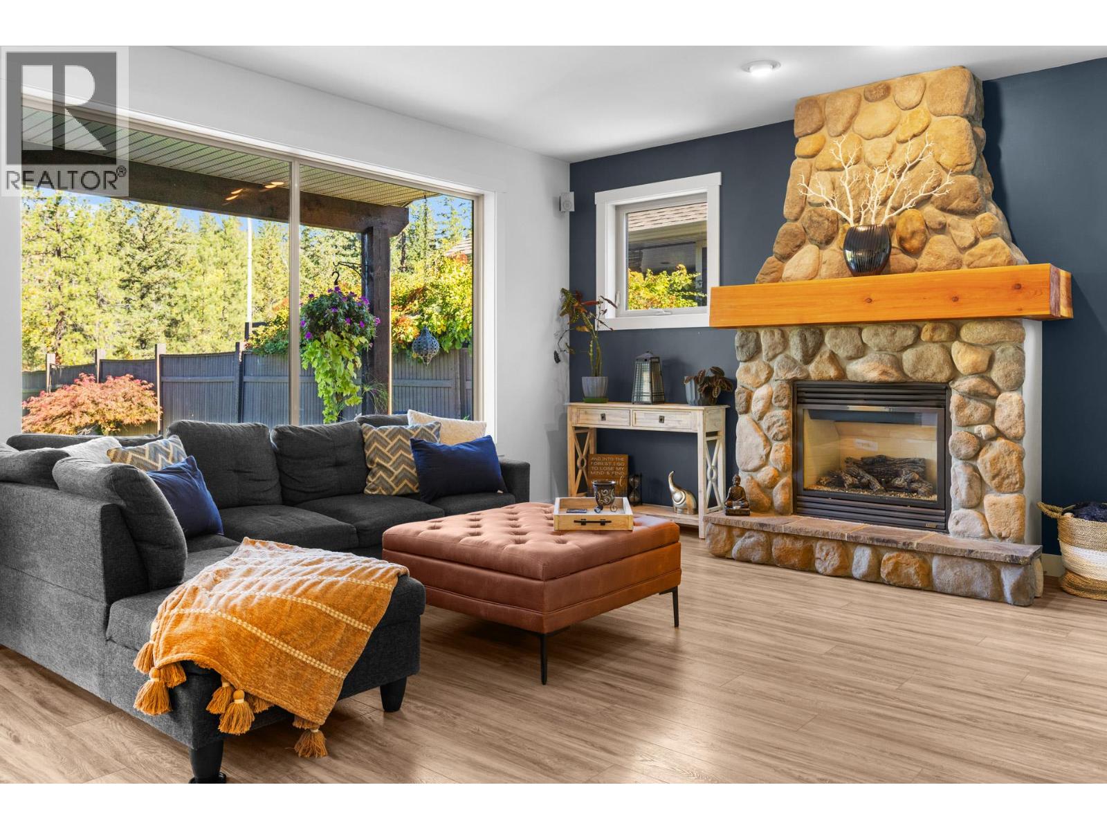 Picture for 898 Paret  Crescent https://www.cirrealty.ca/reb/bc/2/10365802_27.jpg