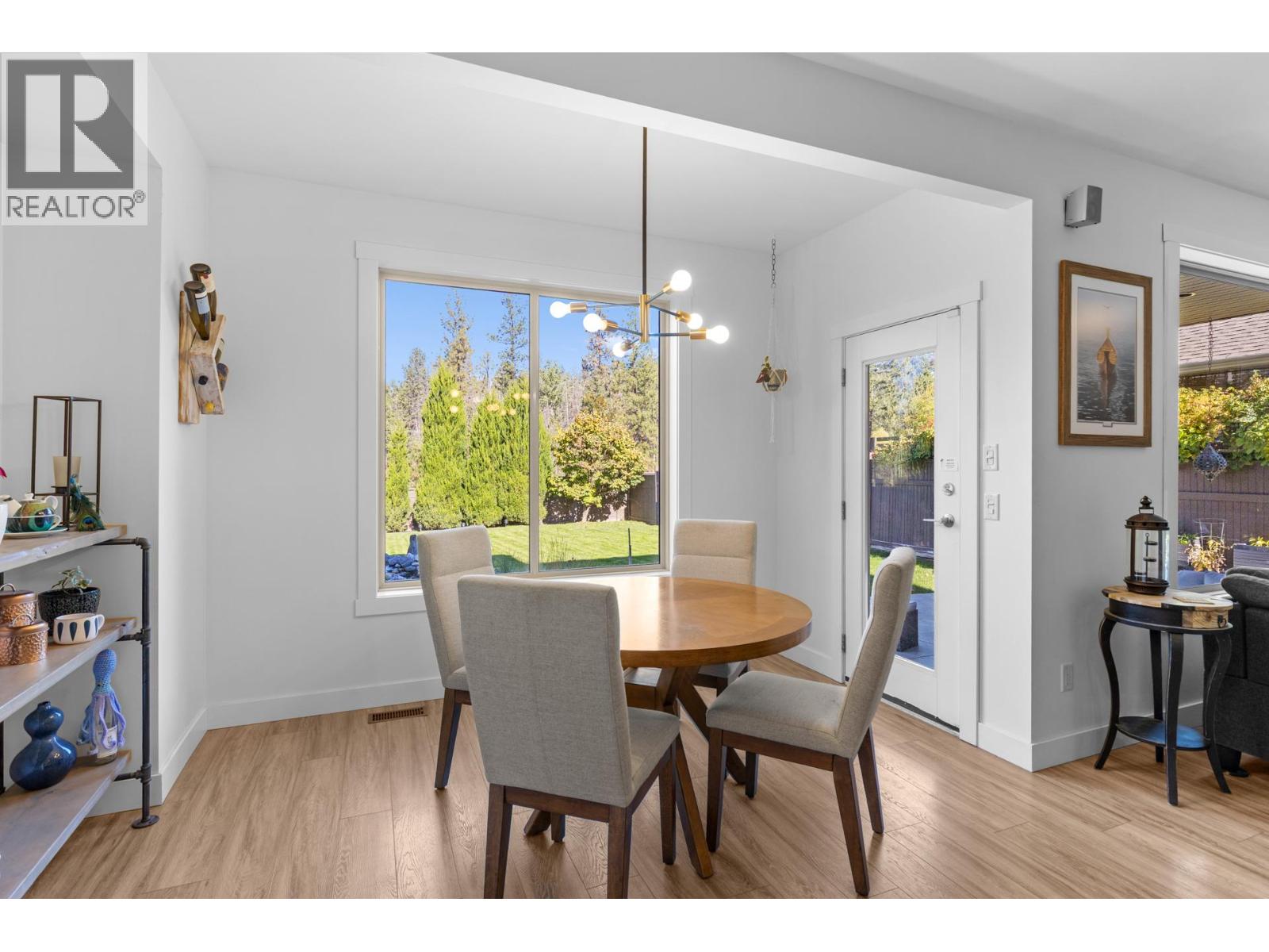 Picture for 898 Paret  Crescent https://www.cirrealty.ca/reb/bc/2/10365802_30.jpg