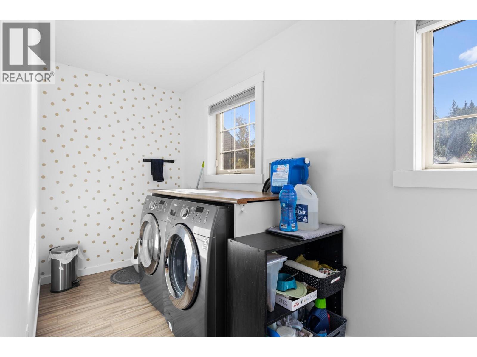 Picture for 898 Paret  Crescent https://www.cirrealty.ca/reb/bc/2/10365802_34.jpg