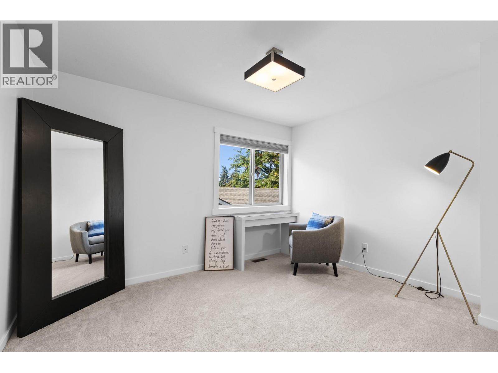 Picture for 898 Paret  Crescent https://www.cirrealty.ca/reb/bc/2/10365802_43.jpg