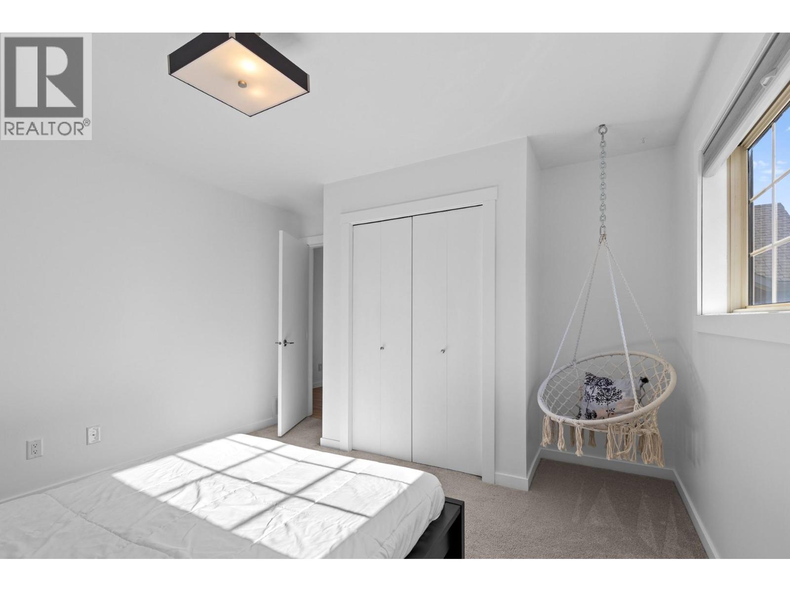 Picture for 898 Paret  Crescent https://www.cirrealty.ca/reb/bc/2/10365802_46.jpg