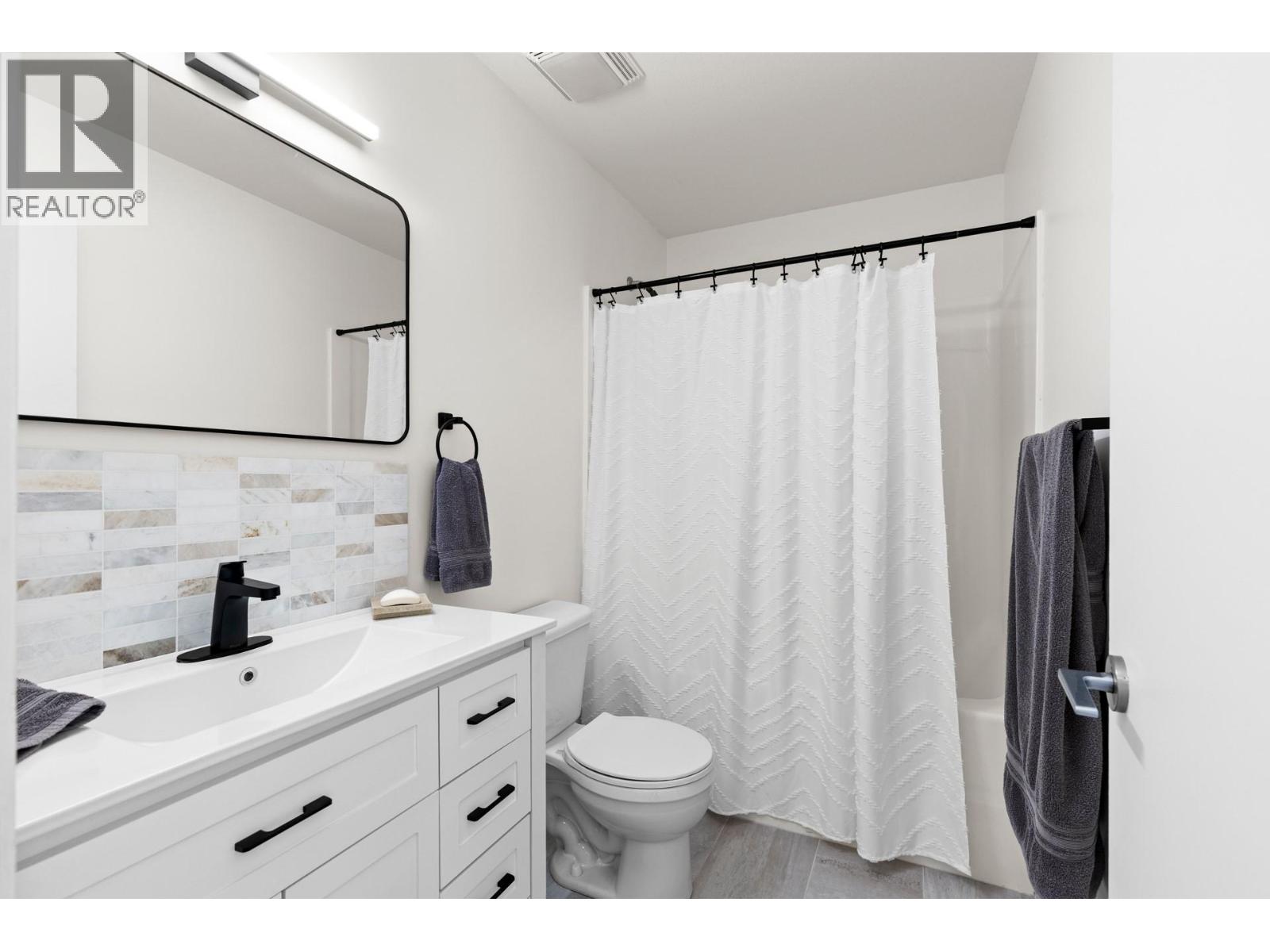 Picture for 898 Paret  Crescent https://www.cirrealty.ca/reb/bc/2/10365802_47.jpg