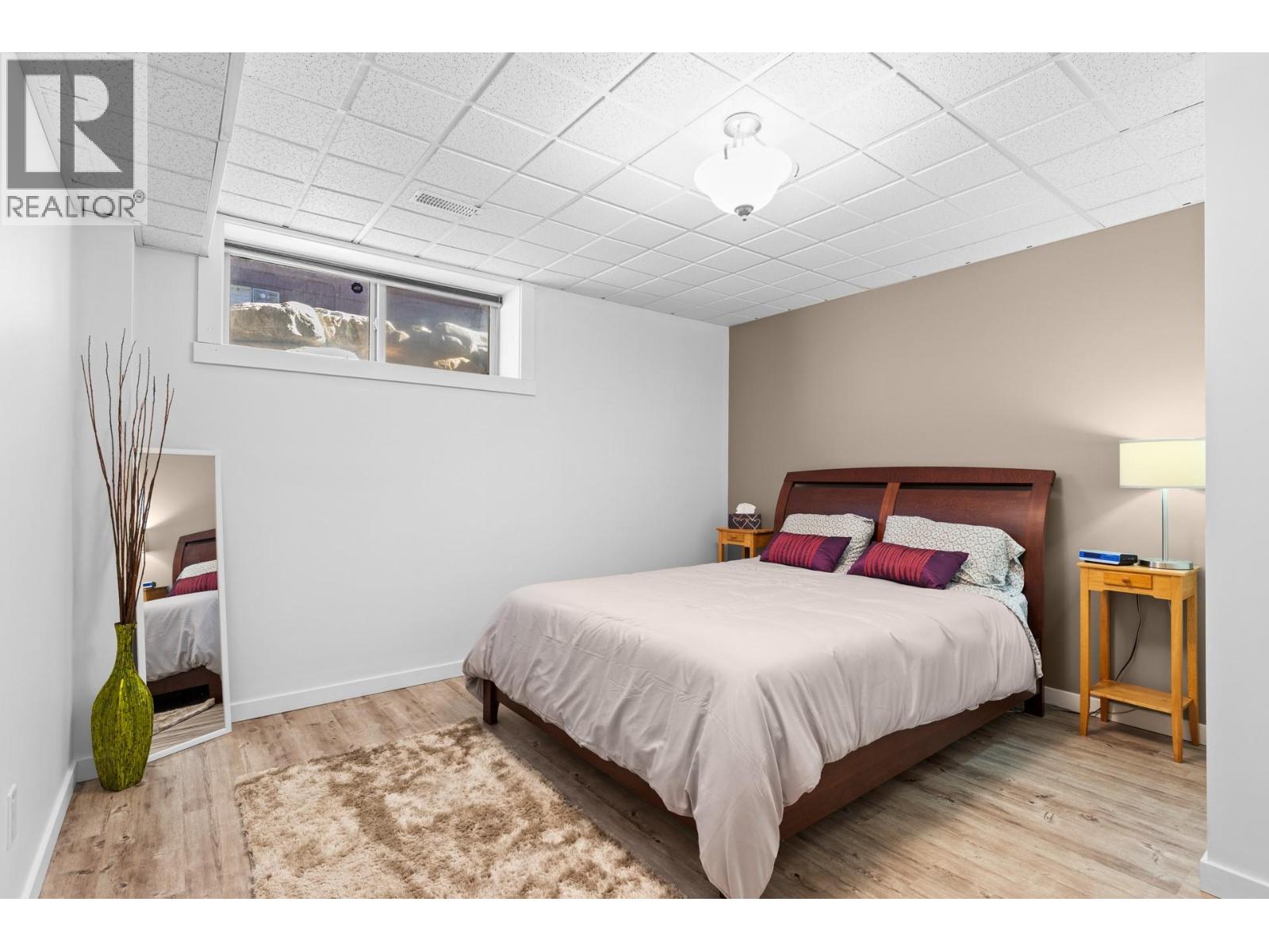 Picture for 898 Paret  Crescent https://www.cirrealty.ca/reb/bc/2/10365802_50.jpg