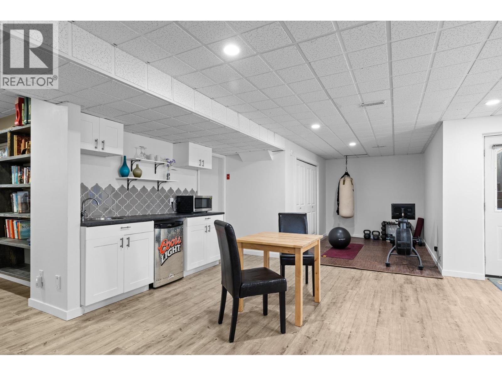 Picture for 898 Paret  Crescent https://www.cirrealty.ca/reb/bc/2/10365802_56.jpg