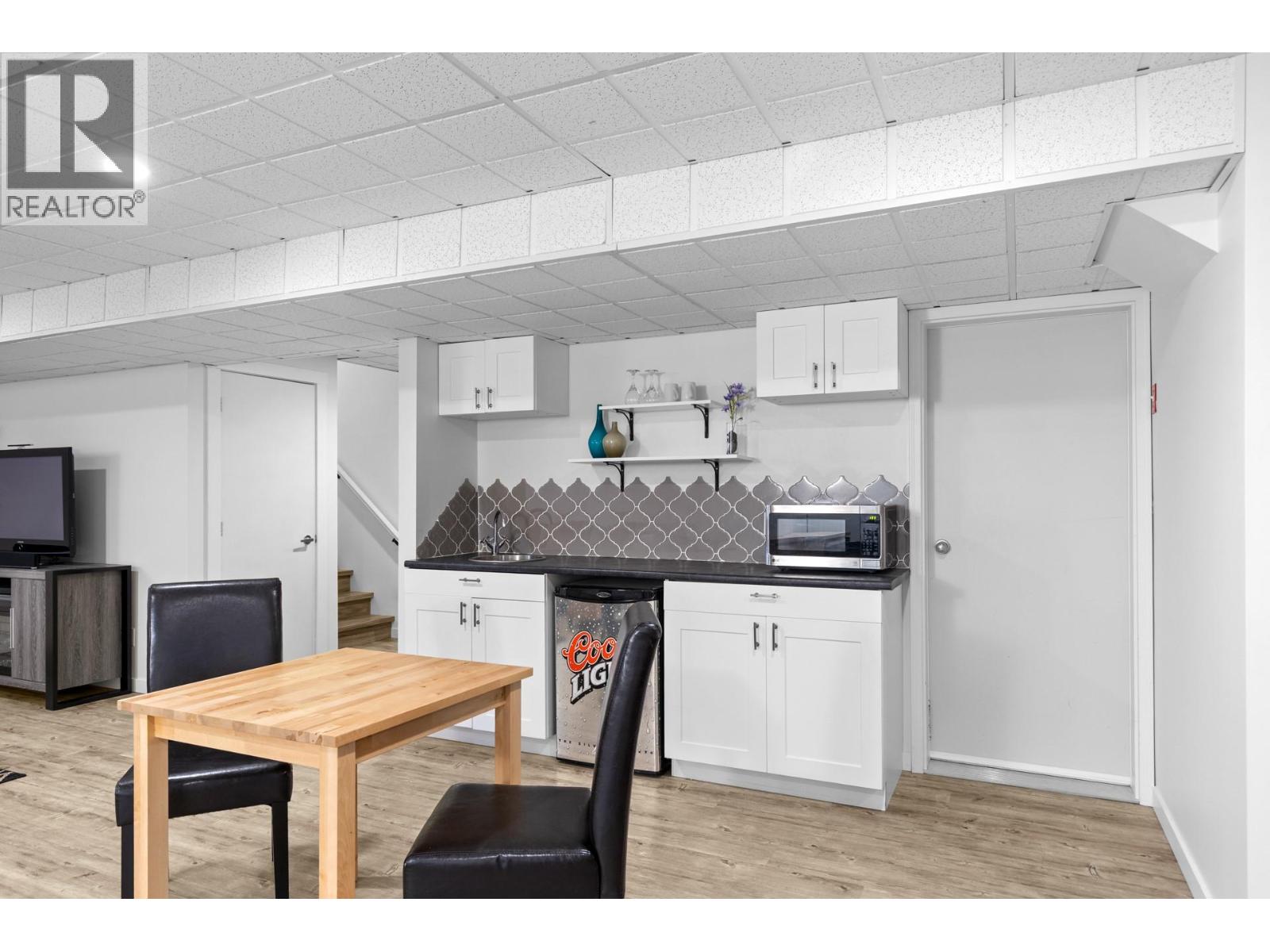 Picture for 898 Paret  Crescent https://www.cirrealty.ca/reb/bc/2/10365802_57.jpg